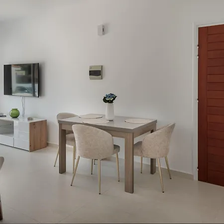 Phaedrus Living Olga Апартаменты *