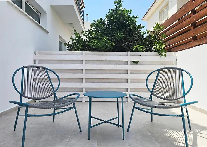 Phaedrus Living Olga شقة