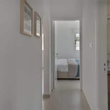 Phaedrus Living Olga פאפוס